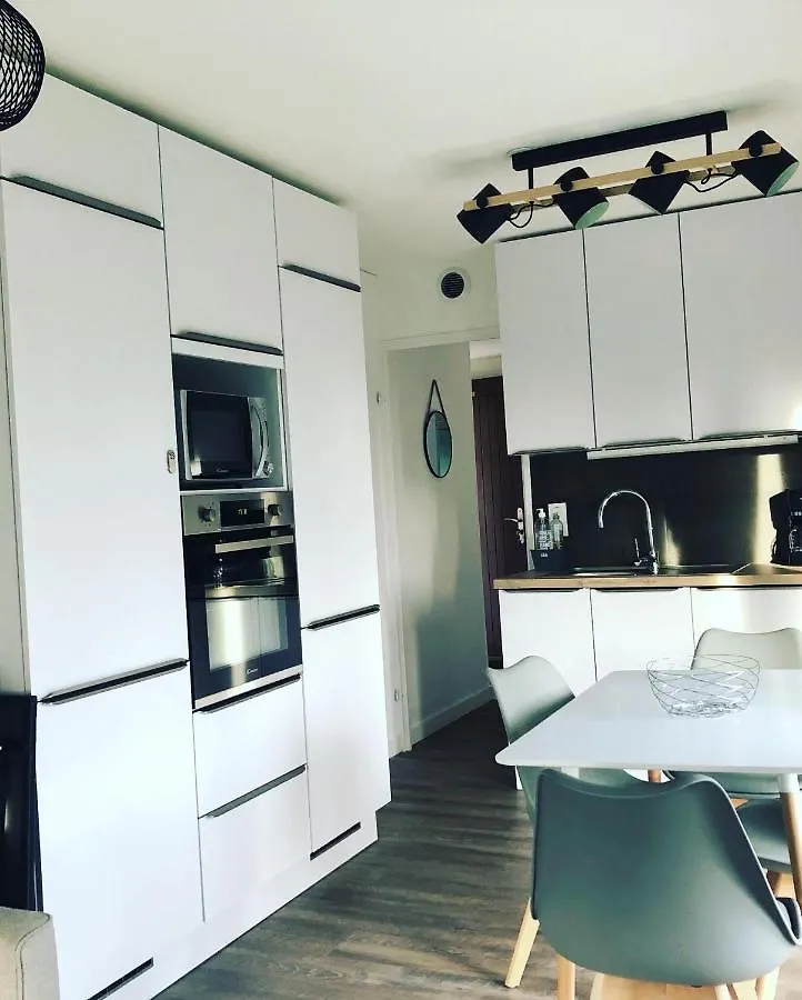 Location T2 Arzon Apartment 0*,